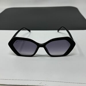 FRENCH CONNECTION Angular geometric  Cateye Sunglasses